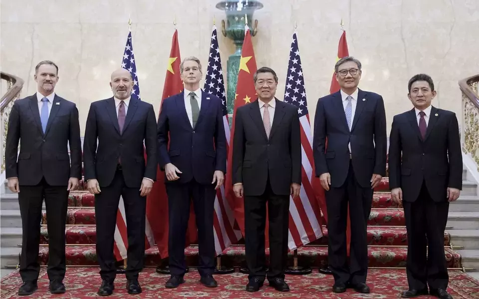 In this photo released by Xinhua News Agency, Chinese Vice Premier He Lifeng, center right, and U.S. Treasury Secretary Scott Bessent, center left, pose for a group photo with delegations before their meeting to discuss China-U.S. trade, in London, Monday, June 9, 2025. (Li Ying/Xinhua via AP)