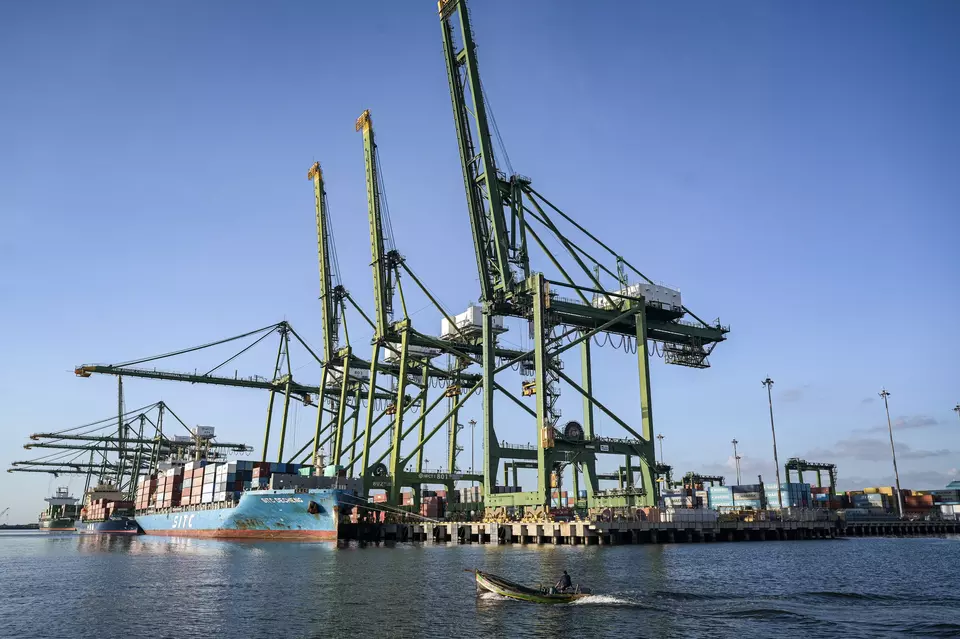Unloading activities as seen at the New Priok Container Terminal One in Jakarta on July 1, 2025. (Antara Photo/Fauzan)