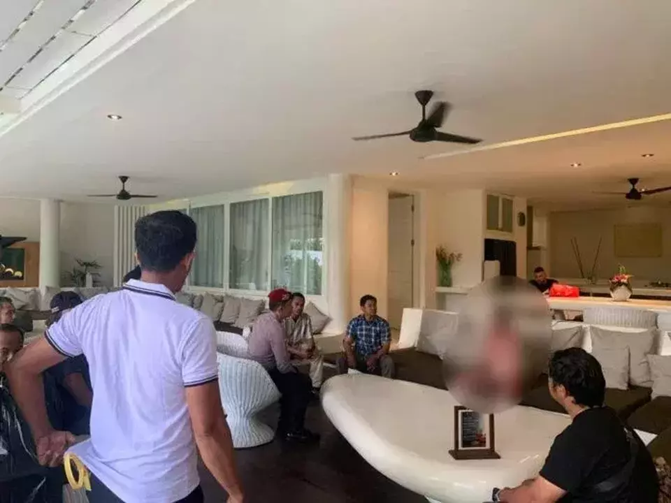 Australian national WRJ is detained at the North Kuta Police Station on Monday, August 4, 2025, after allegedly stealing and burning a car. (Balipuspanews.com)










