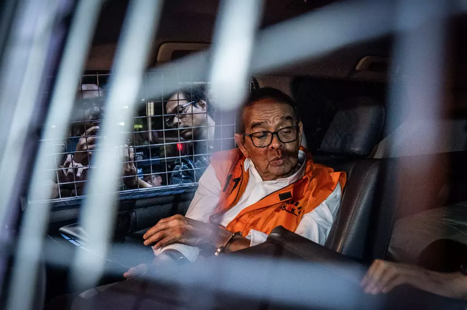 Bintang Perbowo, former CEO of construction firm Hutama Karya, sits in the detainee van after he was named a suspect in the Trans-Sumatra corruption case by the Corruption Eradication Commission (KPK) in Jakarta, Wednesday, Aug. 6, 2025. (Antara Photo/Bayu Pratama)