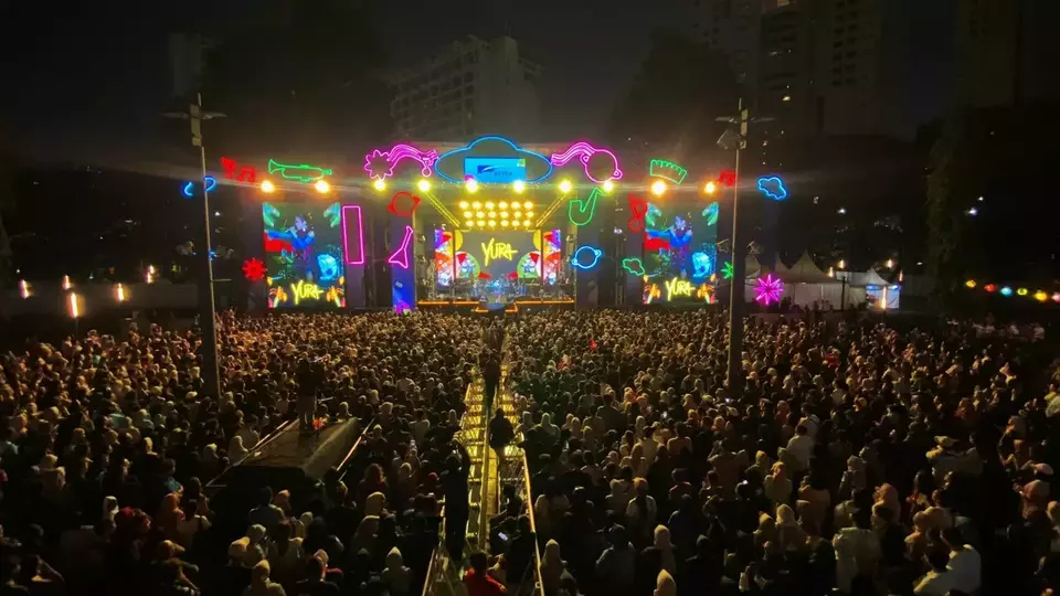 Thousands of spectators fill the Semesta Berpesta music concert stage at the Astra Festival 2025. (Photo courtesy of Astra)