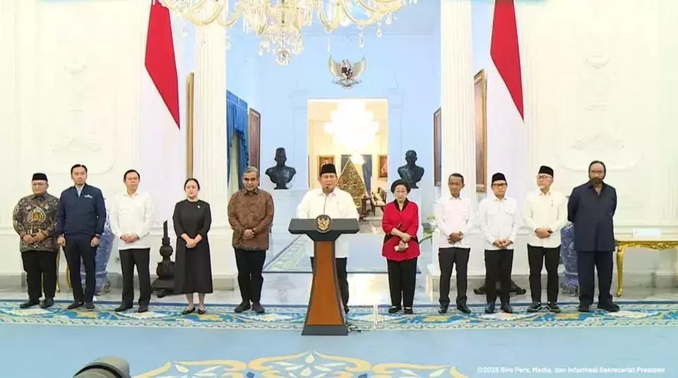 President Prabowo Subianto, flanked by party leaders at the Presidential Palace in Jakarta, on Sunday, Aug. 31, 2025, announces police accountability measures and cuts to lawmakers' perks following nationwide protests. (Handout)