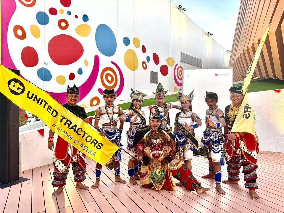Dancers from East Java's Karsa Budaya Nuswantara dance troupe pose for a photo during the World Expo Osaka in Osaka, Japan, Aug. 22, 2025. (Photo courtesy of United Tractors). 