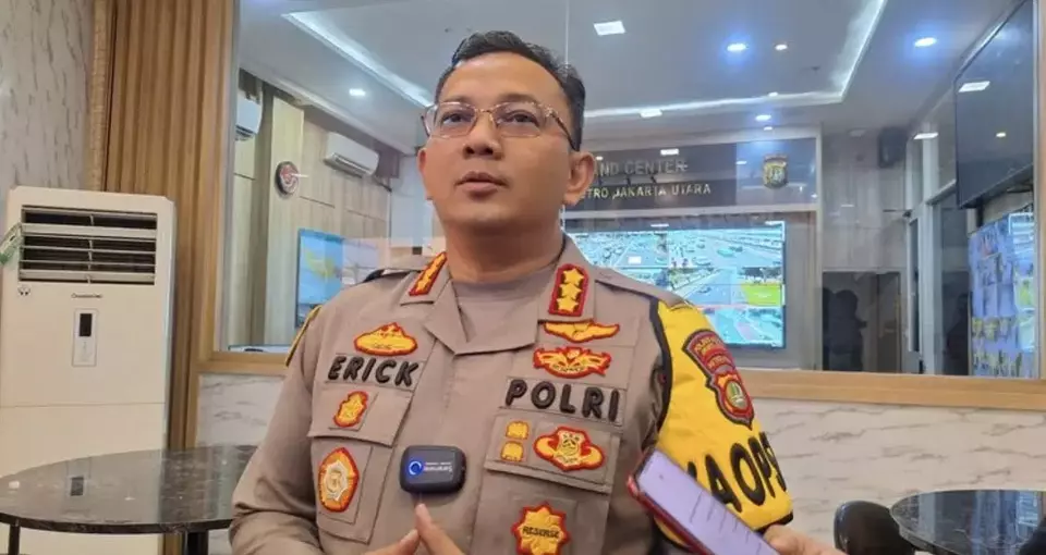 North Jakarta Police Chief Commissioner Erick Frendriz delivers an update on bomb threats targeting international schools in Jakarta and South Tangerang, Thursday, Oct. 9, 2025. (Beritasatu Photo/Andrew Tito)