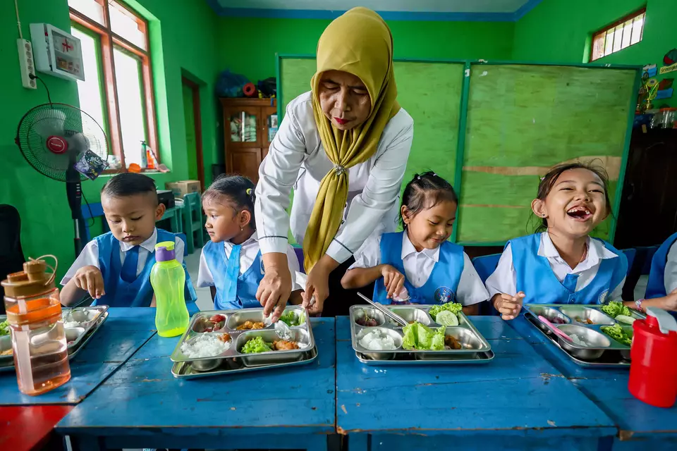 Kids consume their government-aided meals at a kindergarten in Nganjuk, East Java on Oct. 20, 2025. (Antara Photo/Muhammad Mada)