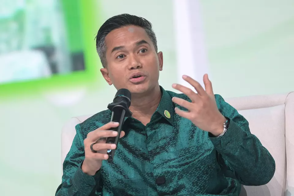 Kadin chairman Anindya Bakrie speaks at the 2025 Indonesia International Sustainability Forum in Jakarta on Oct. 11, 2025. (Antara Photo/Sulthony Hasanuddin)