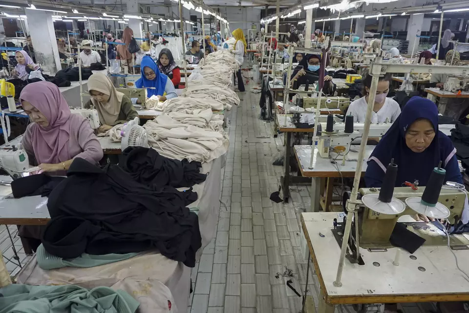 Workers sew clothes at a factory in Jakarta, Thursday, Oct. 23, 2025. (Antara Photo/Ika Maryani)