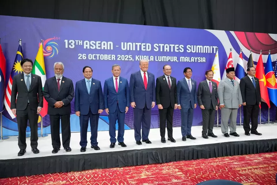 US President Donald Trump, center, poses with other leaders during the ASEAN-US Summit in Kuala Lumpur, Malaysia, Sunday, Oct. 26, 2025. (AP Photo/Vincent Thian, Pool)