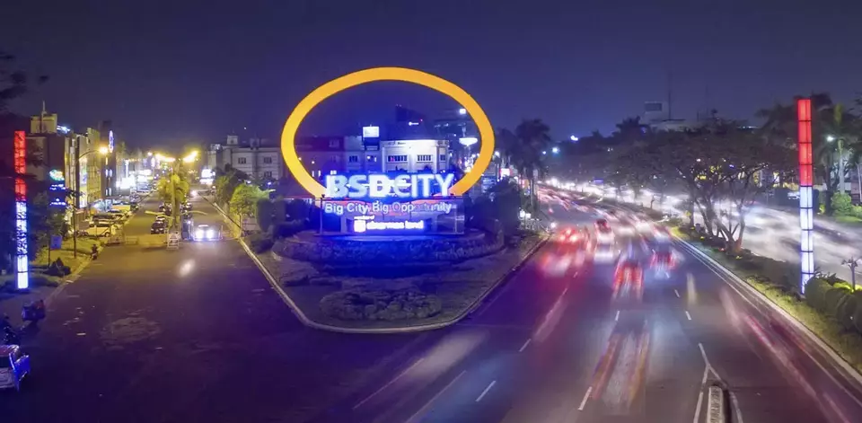 Vehicles pass through a main road at BSD City in South Tangerang at night. The township, developed by Bumi Serpong Damai, is part of the Sinar Mas Group. (Photo Courtesy of BSD City)