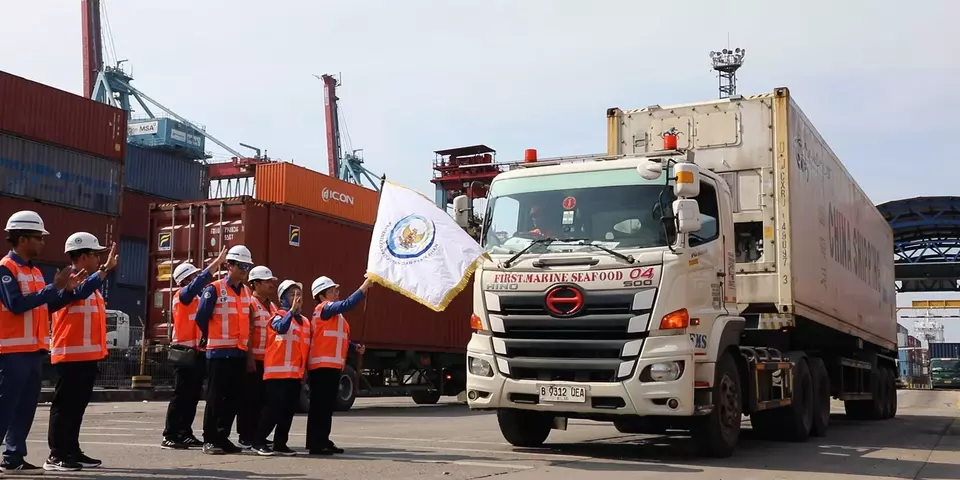 Indonesia deploys the first batch of the Cs-137-free shrimps at Tanjung Priok port in Jakarta on Oct. 31, 2025. (Photo Courtesy of Marine Affairs and Fishery Ministry)