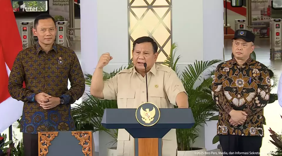 President Prabowo Subianto speaks during the inauguration of the revitalized Tanah Abang Station in Central Jakarta on Tuesday, Nov. 4, 2025. (Photo Courtesy of the Presidential Secretariat's Press, Media, and Information Bureau)