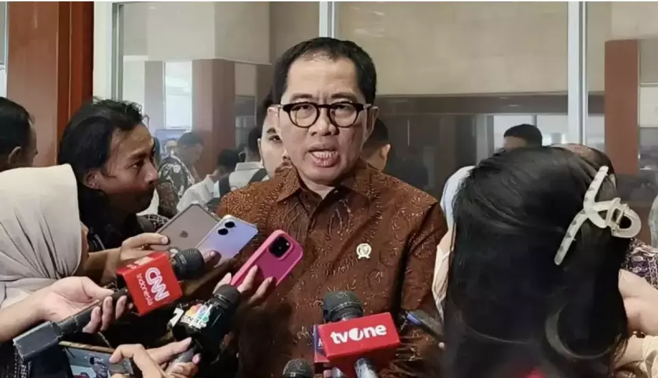 Deputy Industry Minister Faisol Riza was met after the House of Representatives Commission VI meeting in Jakarta, Monday, Nov. 10, 2025. (Antara Photo/Muzdaffar Fauzan)