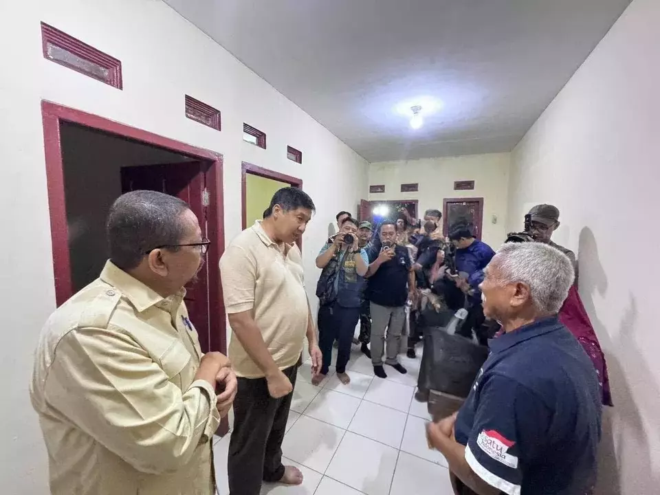 Housing and Settlement Areas Minister (PKP) Maruarar Sirait visits Tunjung Village, Banyumas Regency, Central Java, on Saturday, Nov. 8, 2025. (Handout/Astra)