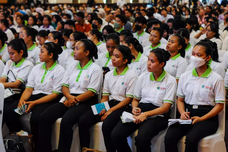 Indonesian migrant workers take part in a financial literacy program organized by the Financial Services Authority (OJK) and the Ministry of Migrant Worker Protection to help them access financial products and services, in Jakarta on Monday, Nov. 10, 2025.(Antara Photo/Naufal Khoirulloh)