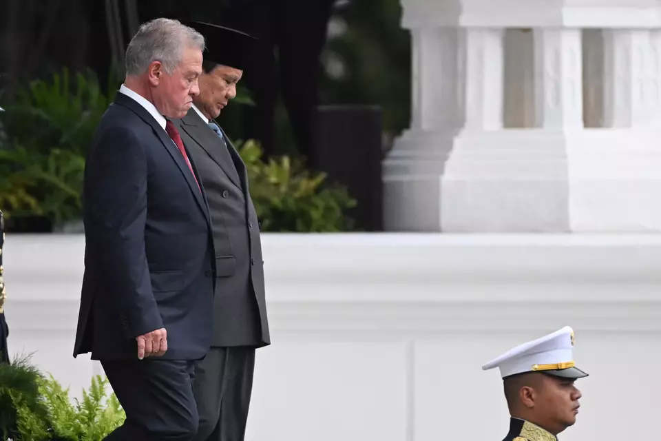 President Prabowo Subianto hosts Jordanian King Abdullah II at the Merdeka Palace in Jakarta on Nov. 14, 2025. (Antara Photo/Hafidz Mubarak A)