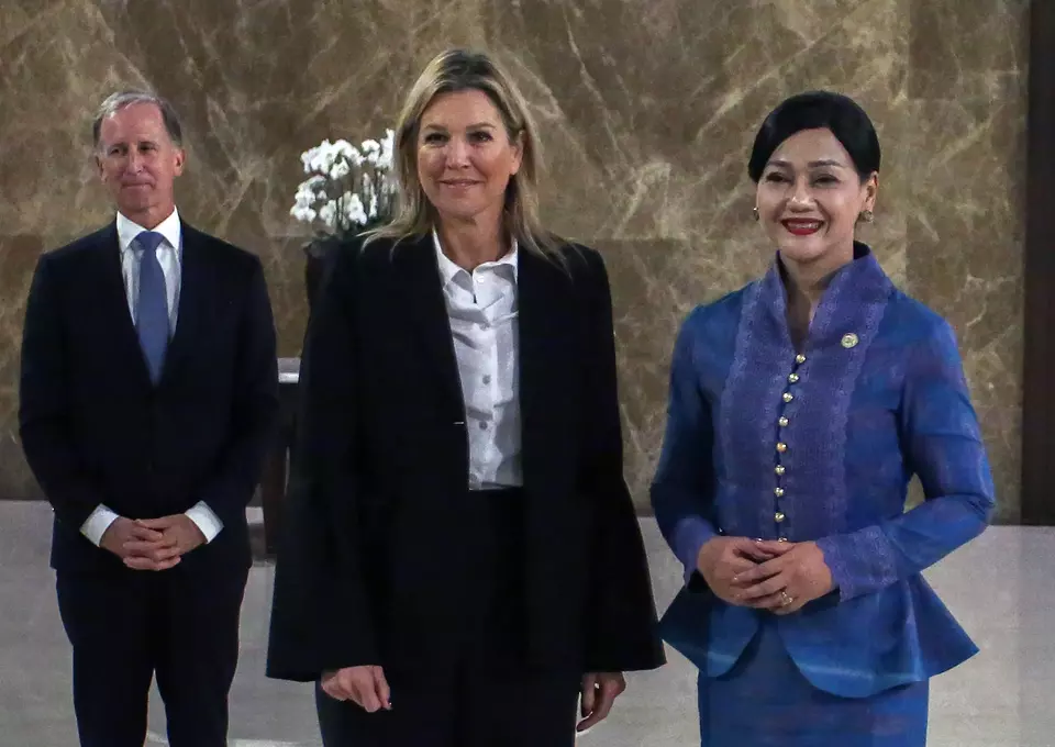 Friderica Widyasari Dewi, OJK's Chief Executive for Financial Services Business Conduct, Education, and Consumer Protection (right), poses with UN Secretary-General's Special Advocate for Financial Health and Queen of the Netherlands, Queen Maxima Zorreguieta Cerruti (second left), upon her arrival at Soekarno-Hatta Airport in Tangerang, Banten, on Monday, Nov. 24, 2025. (Antara Foto/Muhammad Iqbal)