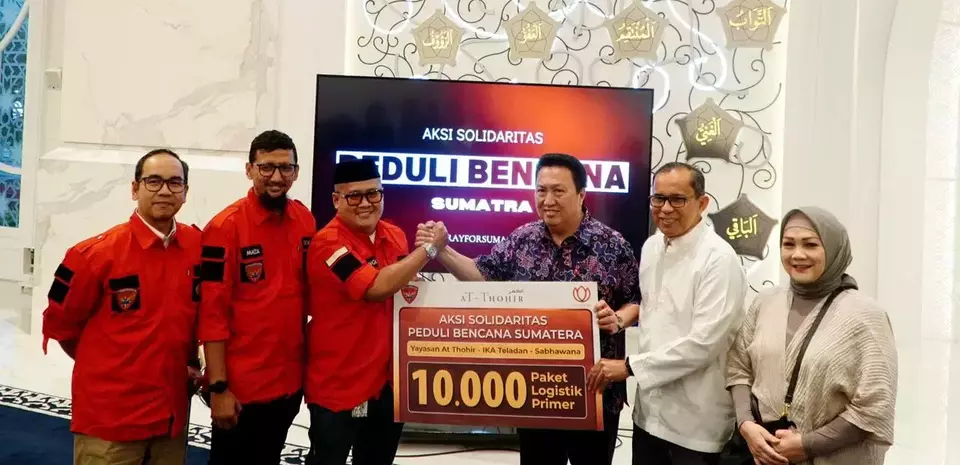 Thohir Foundation, IKA Teladan, and Sabhawana send 10,000 essential aid packages to disaster-hit areas in Aceh, N. Sumatra, and W. Sumatra.