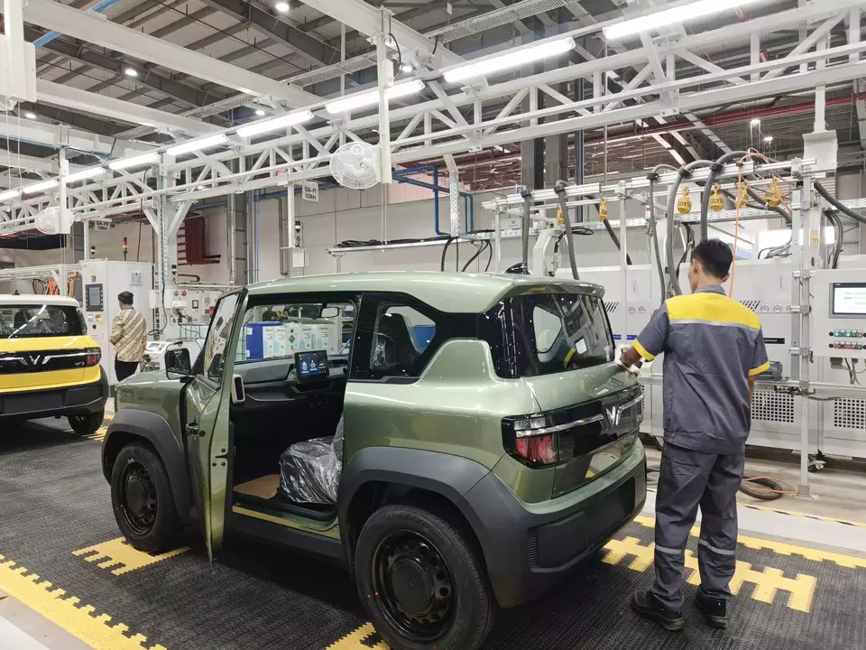 Workers assemble electric vehicles at the VinFast plant in Subang, West Java, Monday, Dec. 15, 2025. (B-Universe Photo/Elan Suherlan) 