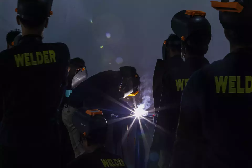 Several participants undergo training as plate welders at the Jakarta Industrial Training Center on Thursday, November 27, 2025. The government is providing free training for prospective migrant workers to be sent to European countries to improve their skills and competitiveness. (Antara Photo/Asprilla Dwi Adha)
