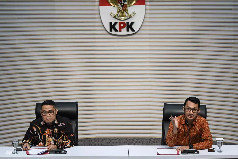 FILE - Corruption Eradication Commission (KPK) spokesman Budi Prasetyo, right, speaks at a news conference next to KPK Deputy for Law Enforcement Asep Guntur Rahayu at the commission's headquarters in Jakarta, Tuesday, Nov. 25, 2025. (Antara Photo/Sulthony Hasanuddin)