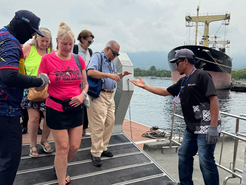 Foreign tourists disembark from the cruise ship MV Celebrity Millennium after it docks at Celukan Bawang Port in Buleleng, Bali, on Thursday Dec. 19, 2025. (Beritasatu.com/ Gede Sumarteyasa)