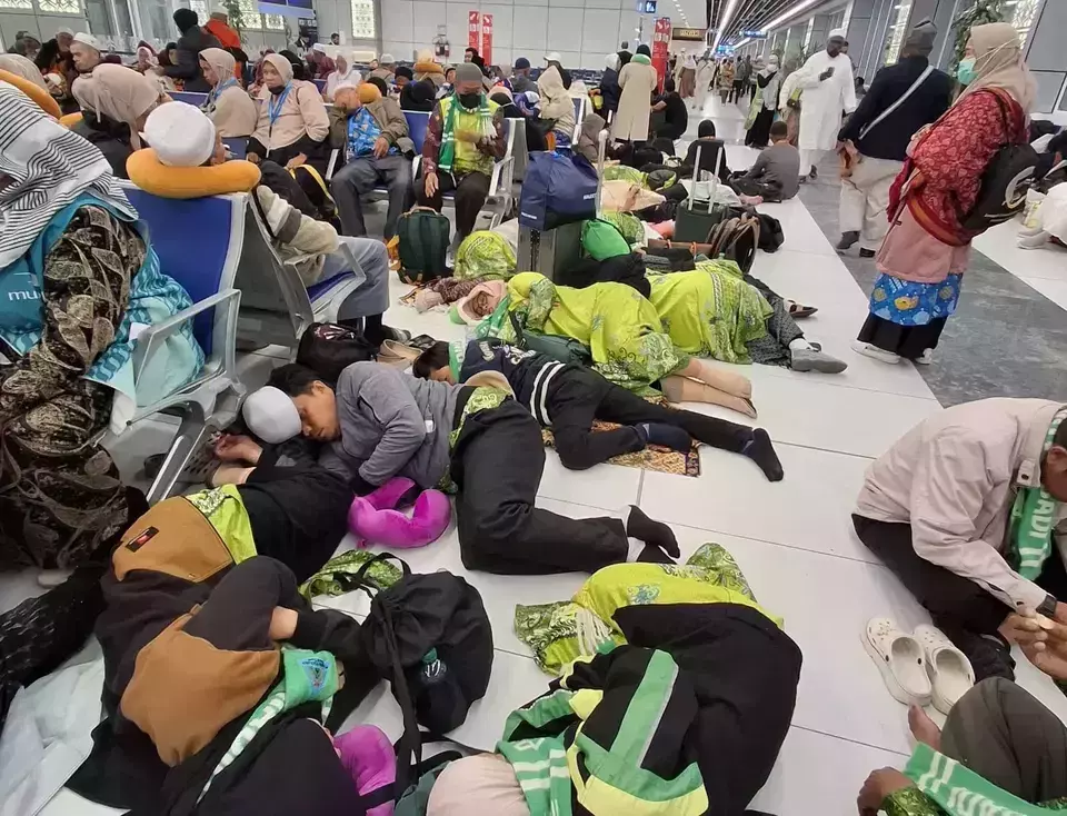 Indonesian pilgrims stranded at the King Abdul Aziz Airport in Jeddah on Dec. 25, 2025 local time. (B1 File Photo)