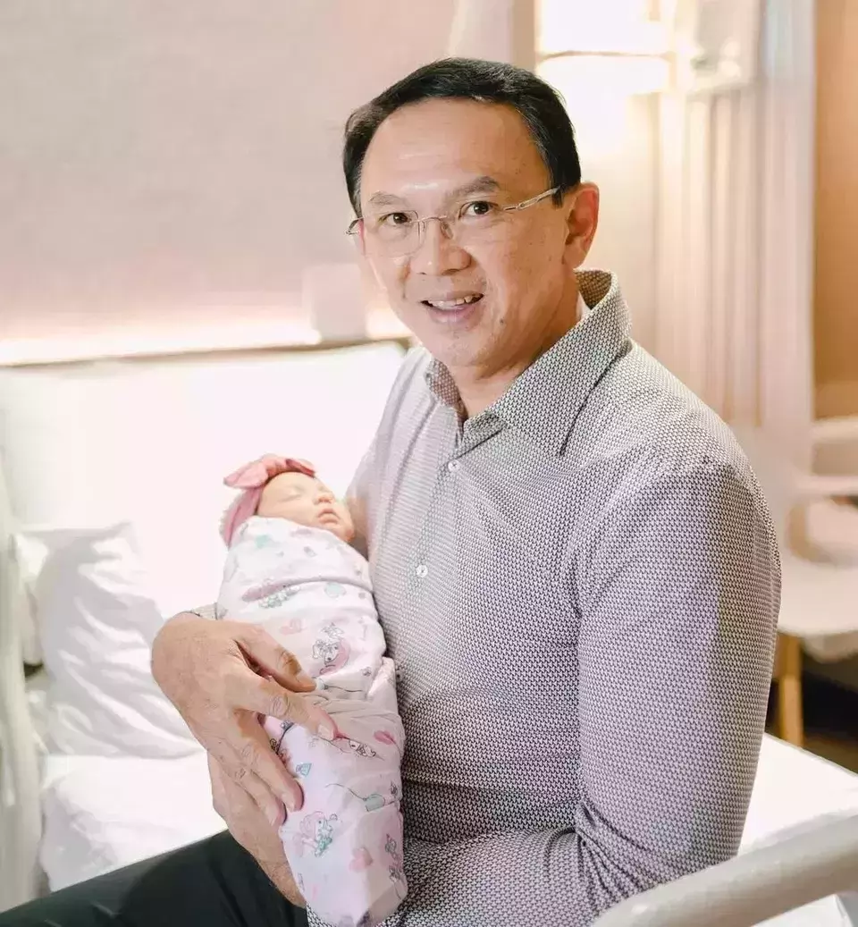 Basuki Tjahaja Purnama cradles his newborn daughter, Regina Welasih Purnama, at RS Pondok Indah in South Jakarta, following her birth. (Photo Courtesy of @basukibtp on Instagram)
