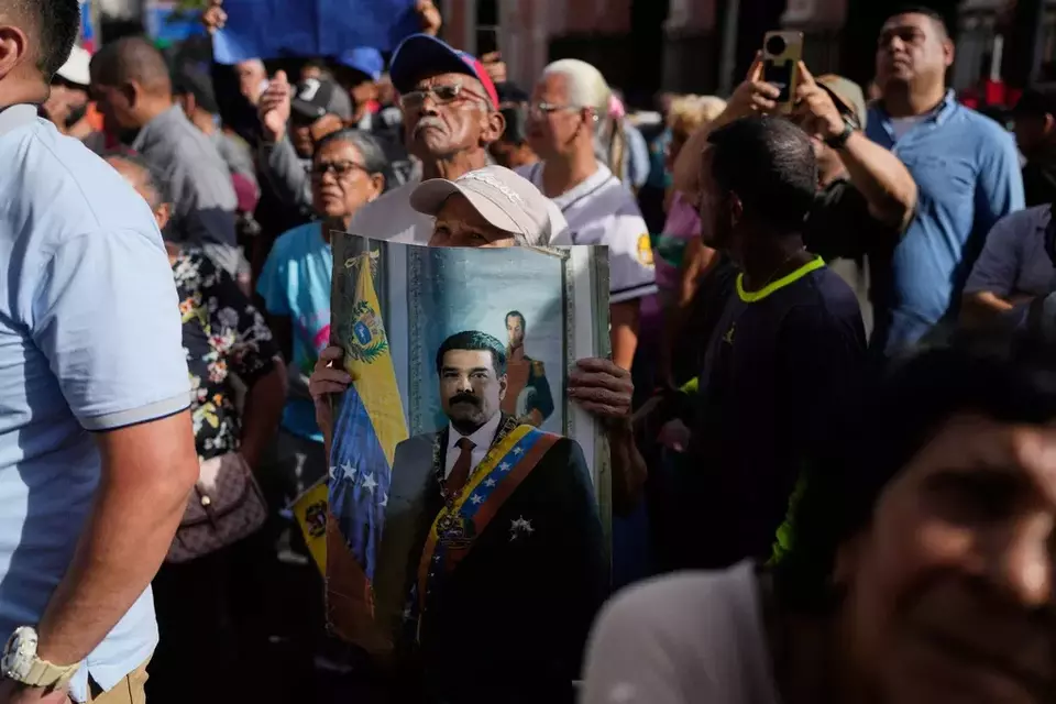 Government supporters rally in Caracas, Venezuela, Saturday, Jan. 3, 2026, after US President Donald Trump announced that U.S. forces had captured President Nicolas Maduro and first lady Cilia Flores. (AP Photo/Matias Delacroix)