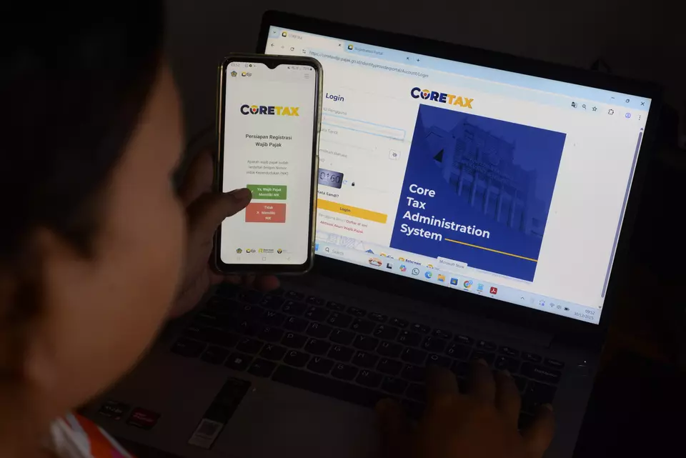 A woman opens the Coretax Administration System website in Boyolali, Central Java, Tuesday, Dec. 30, 2025. (Antara Photo/Aloysius Jarot Nugroho)