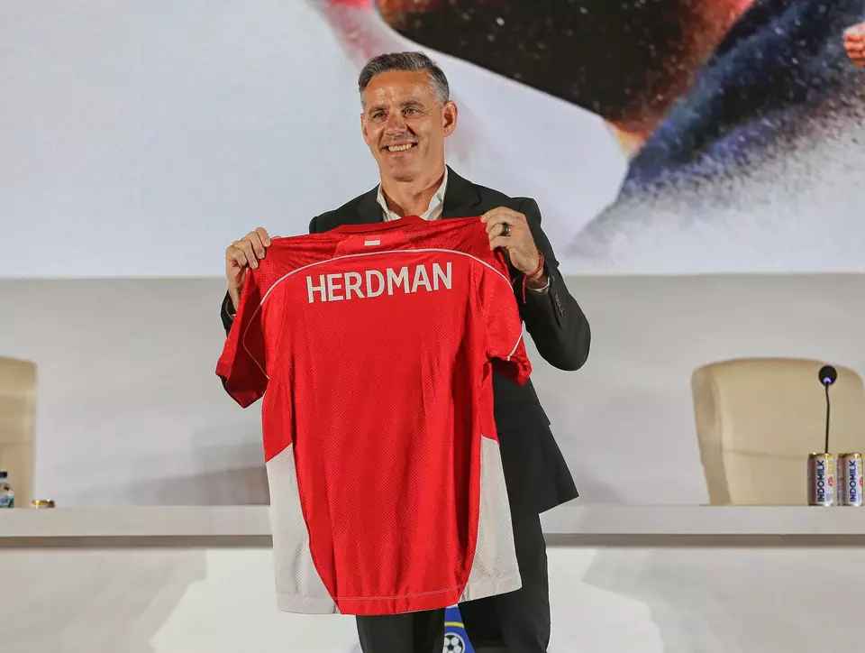 Indonesia national football team coach John Herdman is introduced as the country's new head coach in Jakarta on Tuesday, January 13, 2026. (Berita Satu Photo/Joanito de Saojoao)