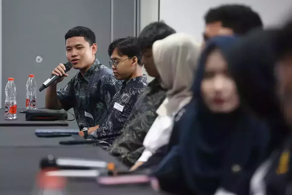 The young generation, represented by students, express their critical views and ideas in a discussion held by B-Universe in Jakarta, Tuesday, January 20, 2026. (B-Universe Photo/David Gita Roza)