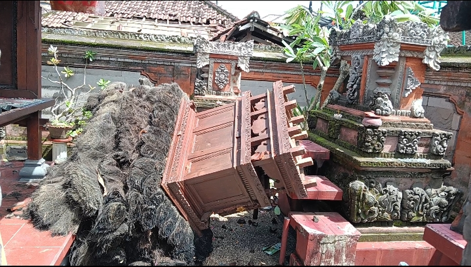 Roofs and Hindu family shrines (pelinggih) are destroyed after being hit by tornado-like winds in the early hours of Wednesday, Jan. 21, 2026. (Beritasatu.com/Sopian Hadi)