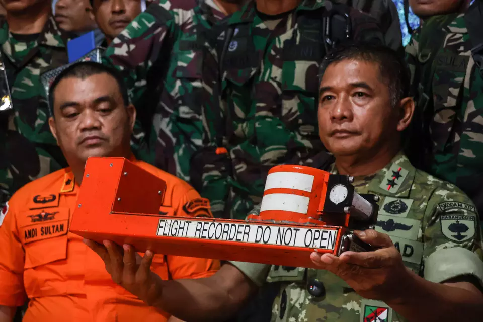 Major General Bangun Nawoko, commander of the XIV Hasanuddin Regional Military Command, shows the flight recorder retrieved from the wreckage of an ATR 42-500 plane in Pangkajene and Islands regency, South Sulawesi, on Wednesday, Jan. 21, 2026. The aircraft crashed with 10 people aboard while approaching Makassar four days earlier. (Antara Photo/Arnas Padda)