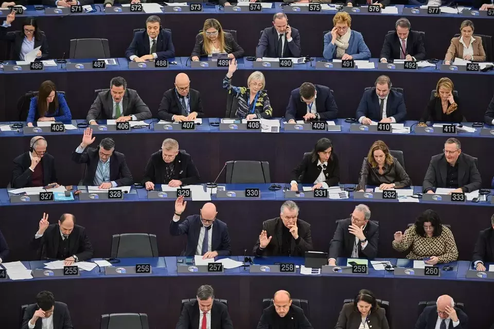 Lawmakers of the European Parliament vote to refer the signed trade deal with South American bloc Mercosur to the European top court, Wednesday, Jan. 21, 2026, in Strasbourg, France. (AP Photo/Pascal Bastien)