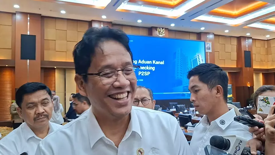 Finance Minister Purbaya Yudhi Sadewa speaks to reporters at the Finance Ministry's Djuanda I Building in Jakarta on Monday. (Beritasatu.com/Addin Anugrah Siwi)