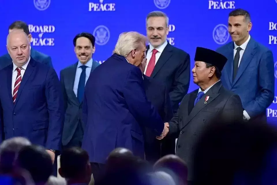 President Prabowo Subianto shakes hands at the Board of Peace launch led by his American counterpart Donald Trump in Davos on Jan. 22, 2025. (Photo Courtesy of Presidential Press Bureau)