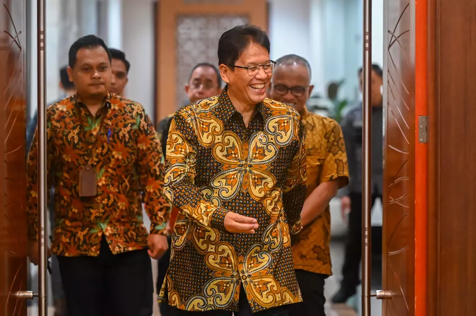 Finance Minister Purbaya Yudhi Sadewa arrives at his office in Jakarta on Friday, Feb. 6, 2026. (Antara Photo/Rivan Awal Lingga)