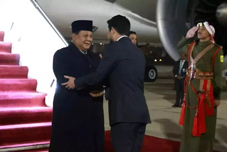 President Prabowo Subianto arrives in Jordan on Feb. 24, 2026. Greeting him is Jordanian Crown Prince Hussein bin Abdullah al-Hashimi. (Photo Courtesy of Presidential Press Bureau)
