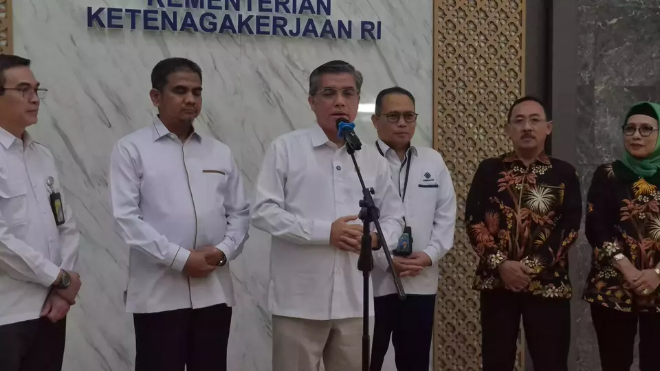 Manpower Minister Yassierli speaks during a press conference in Jakarta, Wednesday, Feb. 25, 2026. (Beritasatu.com/Bambang Ismoyo)