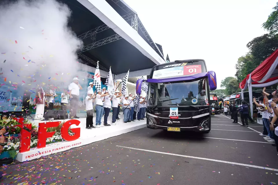 IFG dispatches Eid homecoming travelers as part of the Mudik Nyaman Bersama BUMN program on March 18, 2026. (Photo Courtesy of IFG)