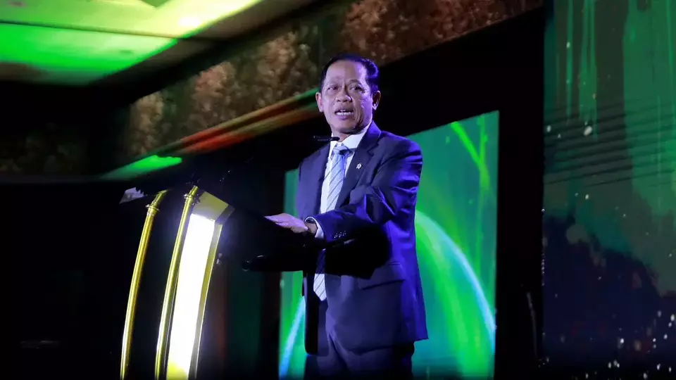 Environment Minister Hanif Faisol Nurofiq delivers a speech during the PROPER Awards ceremony in Jakarta on Tuesday, April 7, 2026. (Handout)