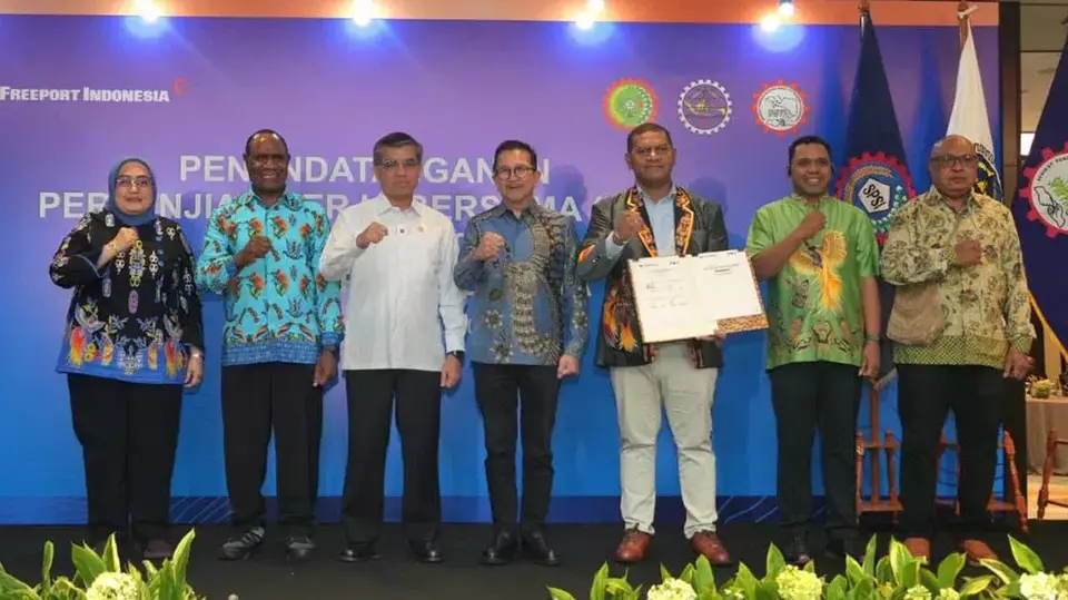 Manpower Minister Yassierli, third left, and Freeport Indonesia President Director Tony Wenas, center, pose for a photo after the signing of the Mutual Work Agreement with labor unions in Jakarta, Friday, April 10, 2026. (PTFI via JG)