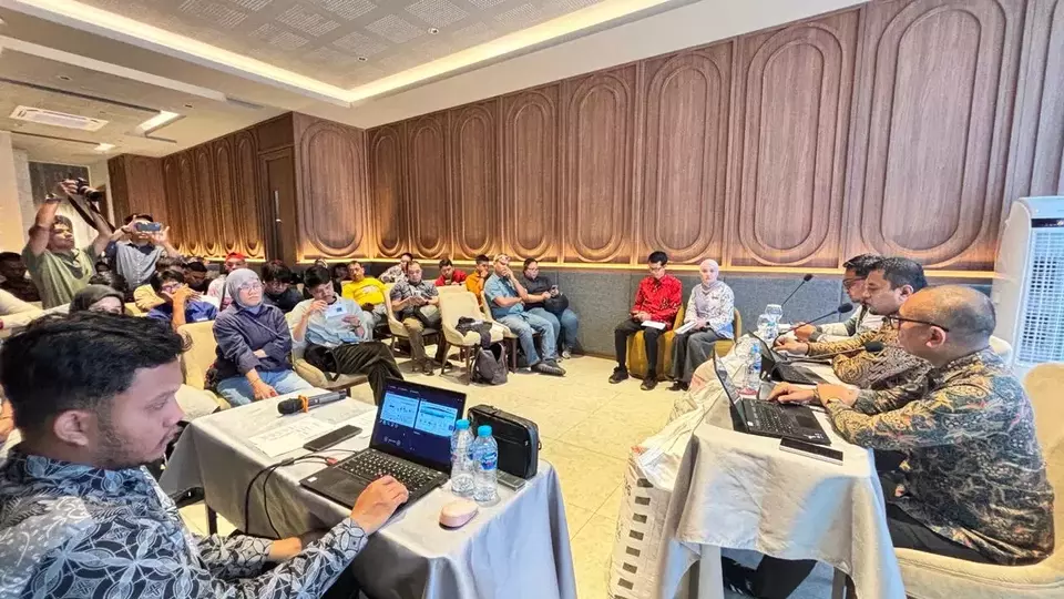  Executives of state-owned fertilizer company Pupuk Indonesia hold a press conference in Makassar, South Sulawesi, on Wednesday, April 22, 2026. (Handout)