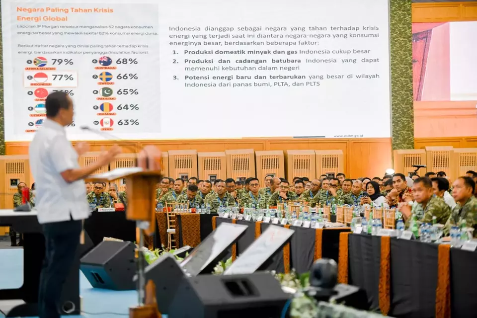 Energy and Mineral Resources Minister Bahlil Lahadalia delivers a speech during a gathering of high-ranking military officers in Bogor, West Java, on Wednesday, April 29, 2026. (Energy Ministry via JG)