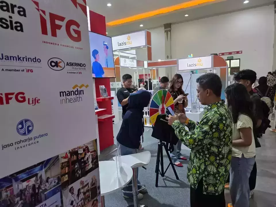 Visitors attend the Indonesia Financial Group (IFG) booth during the Jogja Financial Festival 2026 at Jogja Expo Center and Gadjah Mada University in Yogyakarta on May 22-24, 2026. (Photo Courtesy of IFG)