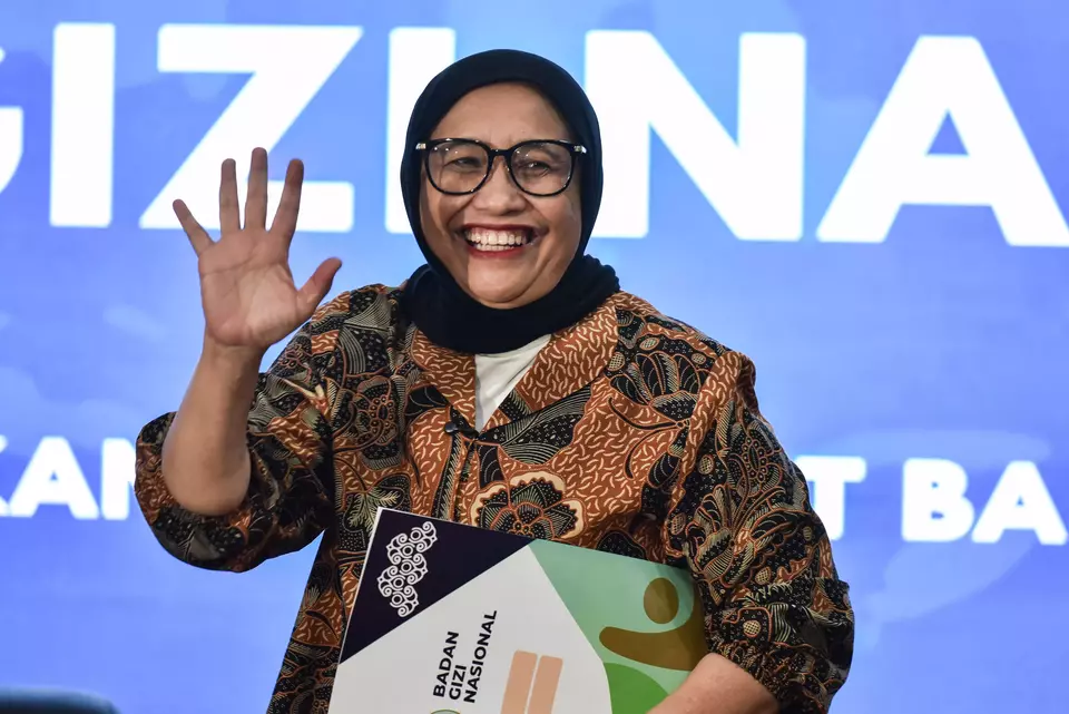 Head of the National Nutrition Agency (BGN) Nanik S. Deyang greets reporters ahead of a press conference at BGN headquarters in Jakarta on Thursday, June 4, 2026. (ANTARA PHOTO/Fakhri Hermansyah)