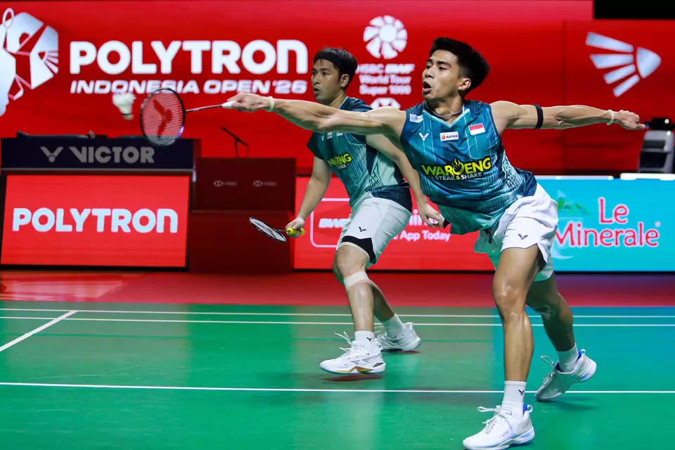 Indonesia's men's doubles pair Sabar Karyaman Gutama (right) and Moh Reza Pahlevi Isfahani return a shot against China's Chen Bo Yang and Liu Yi during the quarterfinals of the Polytron Indonesia Open 2026 at Istora Senayan in Jakarta on Friday, June 5, 2026. (ANTARA FOTO/Asprilla Dwi Adha)