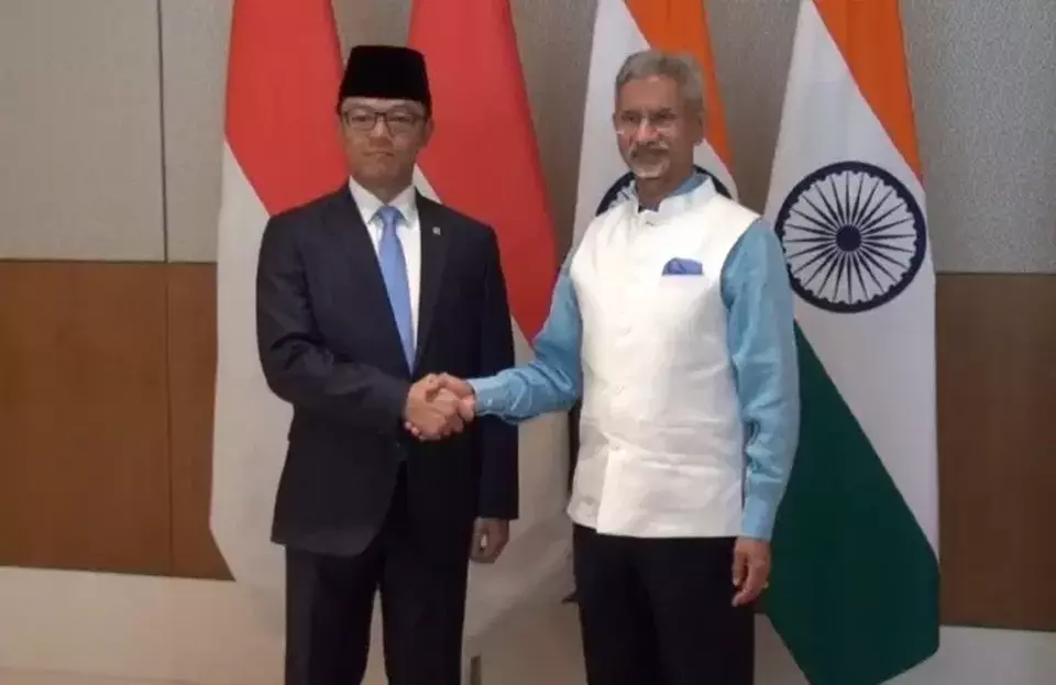 Foreign Minister Sugiono, left, shakes hands with Indian External Affairs Minister Subrahmanyam Jaishankar in New Delhi, Sunday, June 7, 2026. (B-Universe Photo/Candra Kurnia)