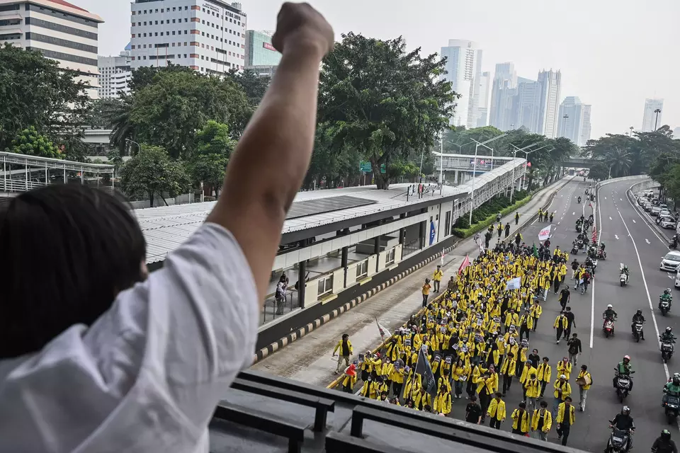 Students demanding a review of government budget spending and lower food and fuel prices march during a protest on Jalan Jenderal Sudirman in Jakarta, Indonesia, Friday, June 12, 2026. ANTARA FOTO/Sulthony Hasanuddin