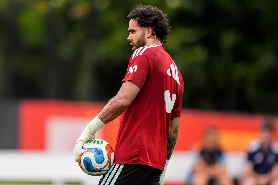 Spain goalkeeper David Raya works out during a training session, Saturday, June 6, 2026, in Chattanooga, Tenn., ahead of the World Cup soccer tournament. (AP Photo/Mike Stewart)